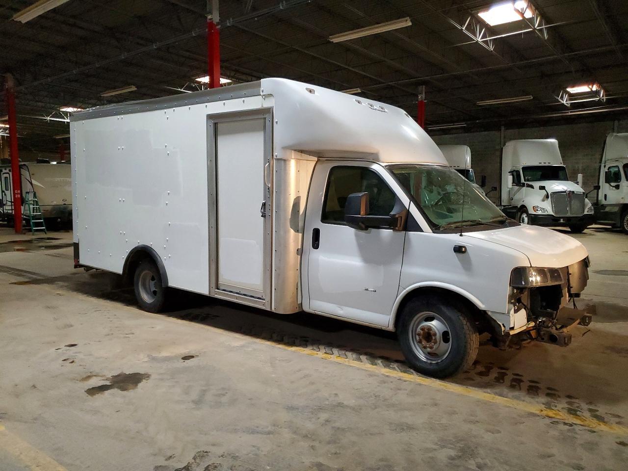 2020 GMC Savana Delivery Truck - Фото 4