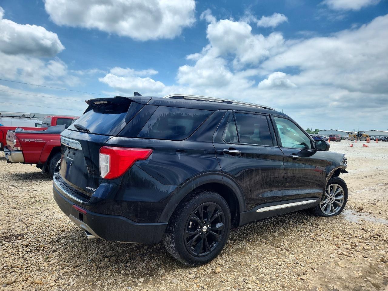 2023 Ford Explorer Limited - Image 3
