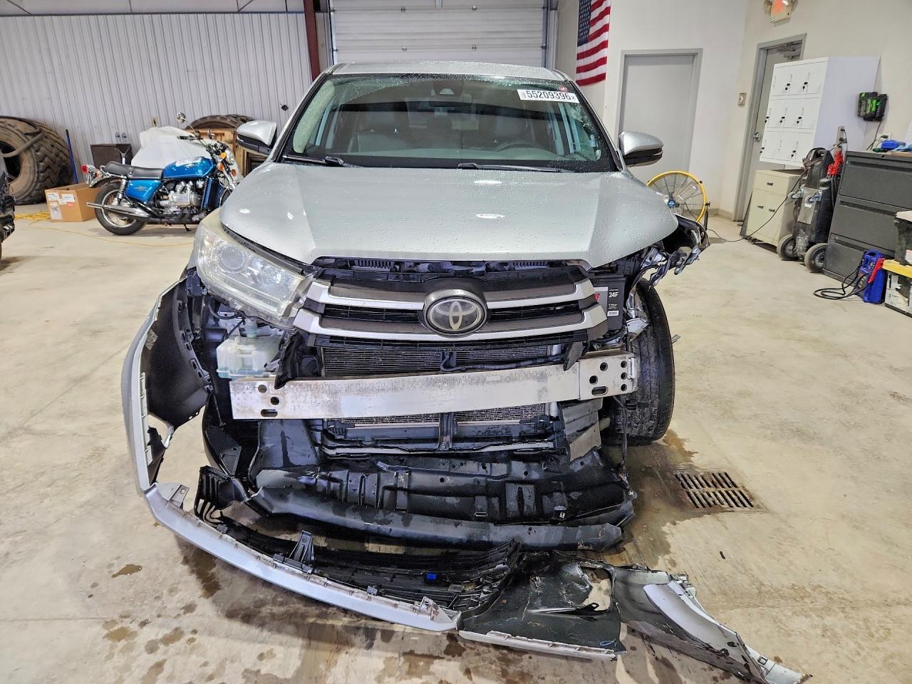 2018 Toyota Highlander Le - Фото 5