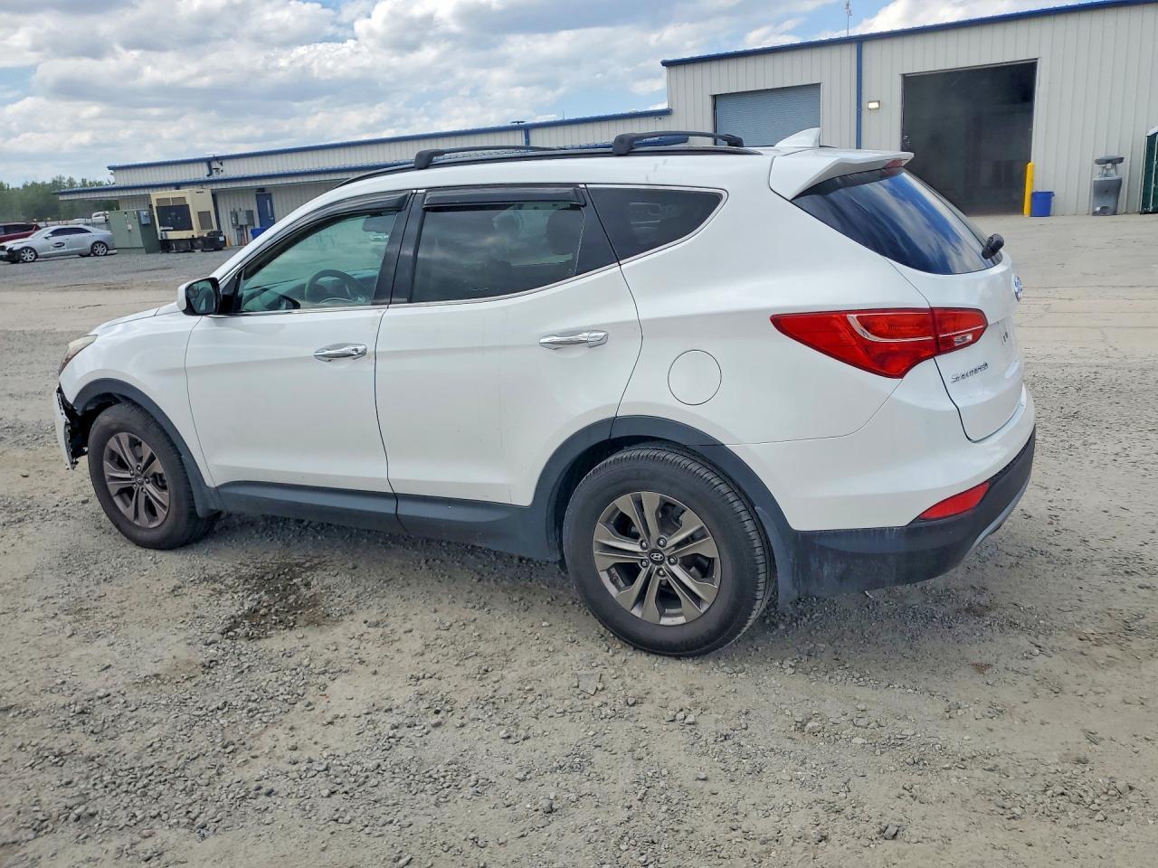 2015 Hyundai Santa Fe Sport 2.4L - Image 2