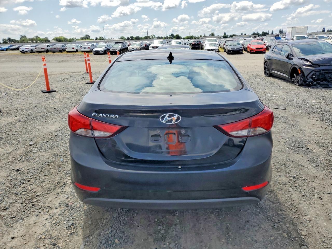 2016 Hyundai Elantra Se - Фото 6