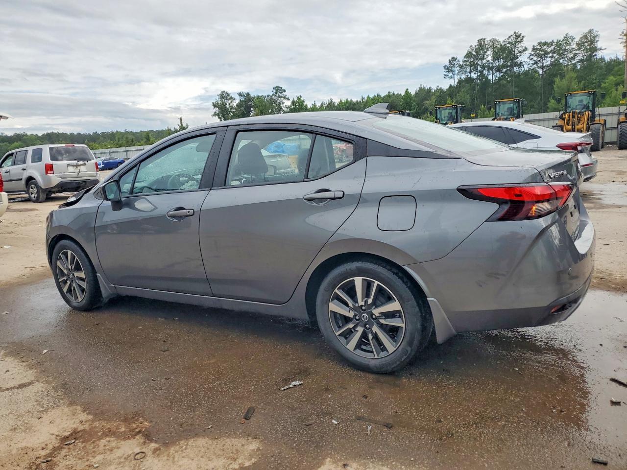 2022 Nissan Versa Sv - Image 2