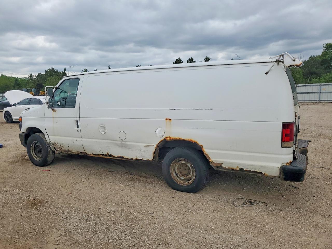 2013 Ford Econoline E350 Super Duty Van - Фото 2