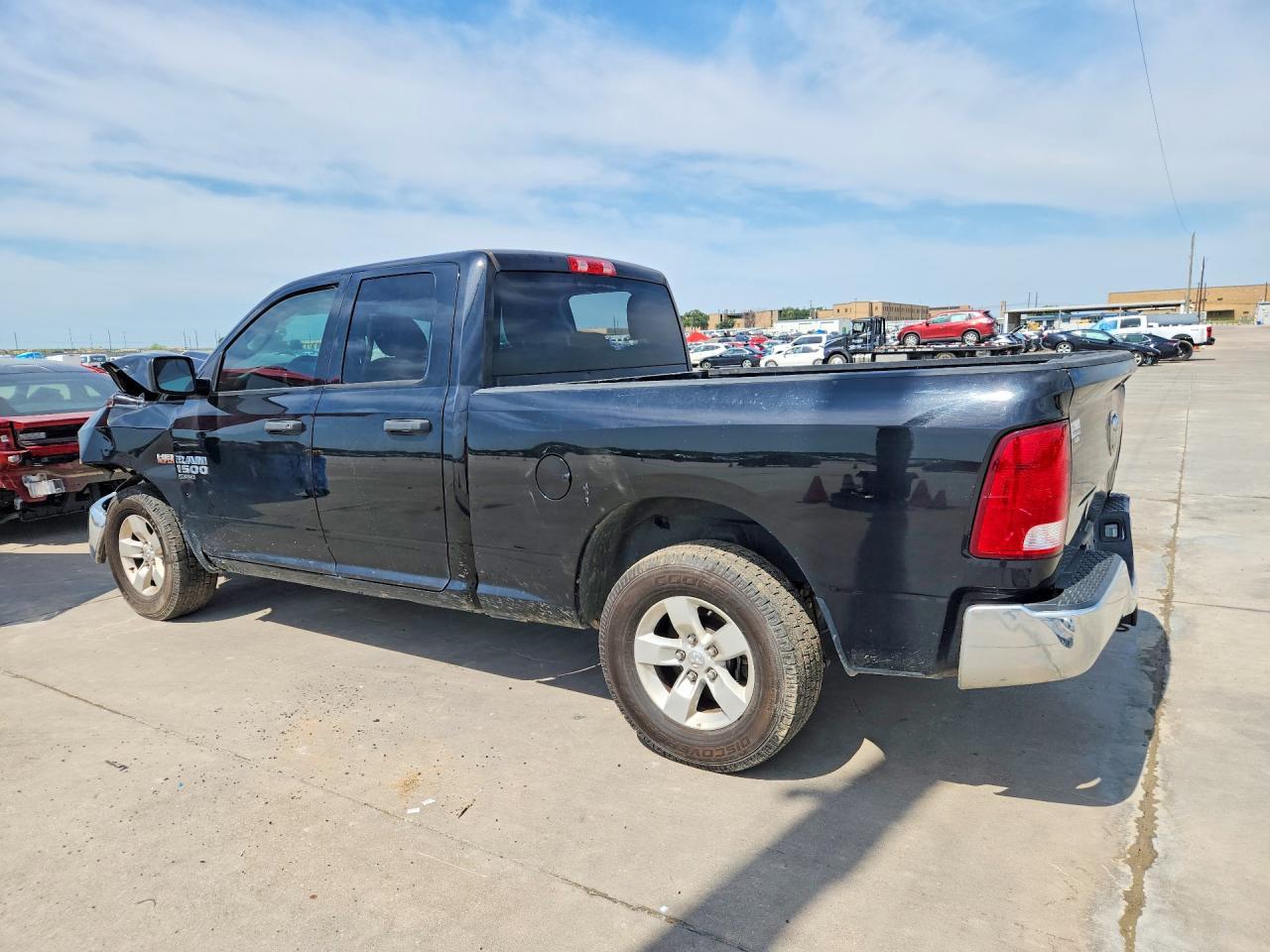 2020 Ram 1500 Classic Tradesman - Фото 2