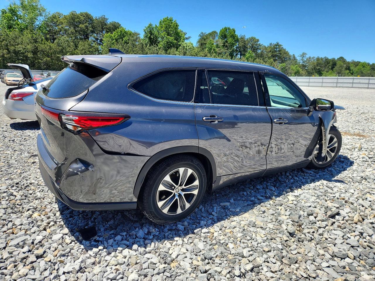 2021 Toyota Highlander Xle - Image 3