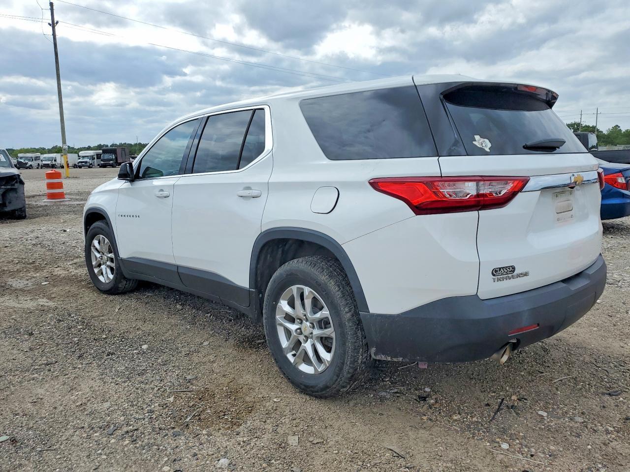 2019 Chevrolet Traverse Ls - Image 2