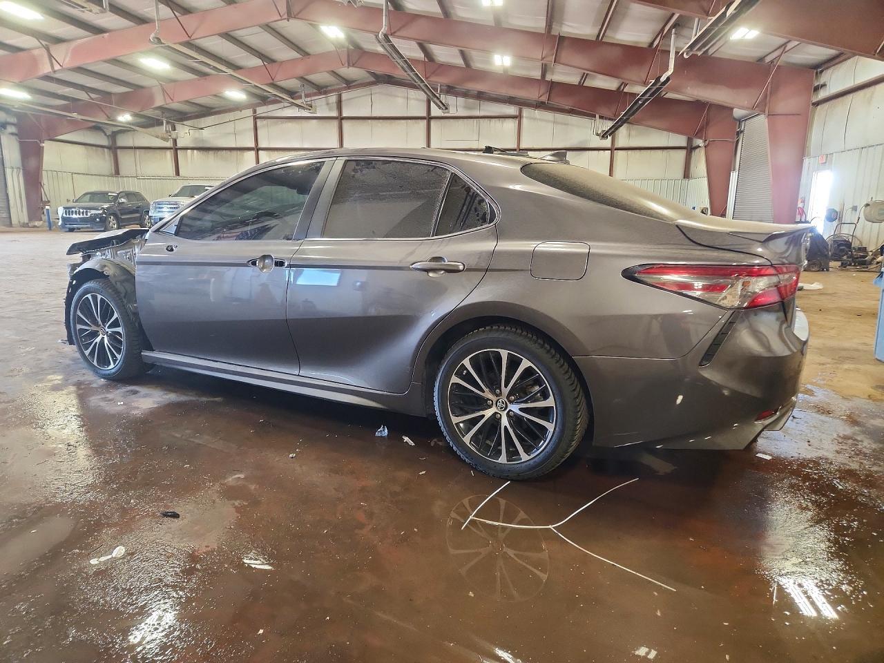 2019 Toyota Camry Se - Image 2