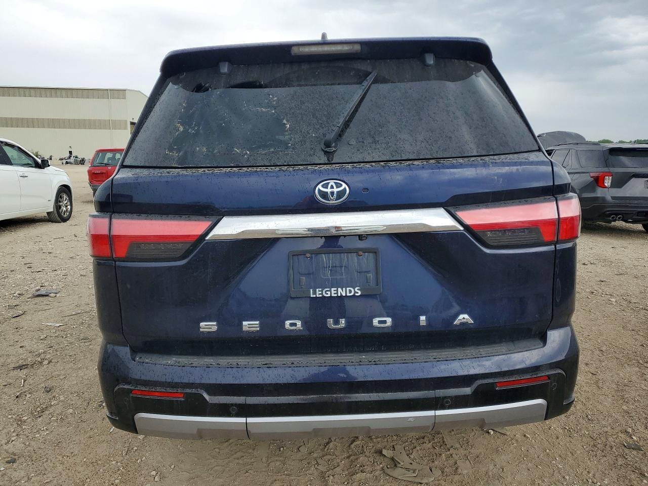 2023 Toyota Sequoia Limited - Фото 6