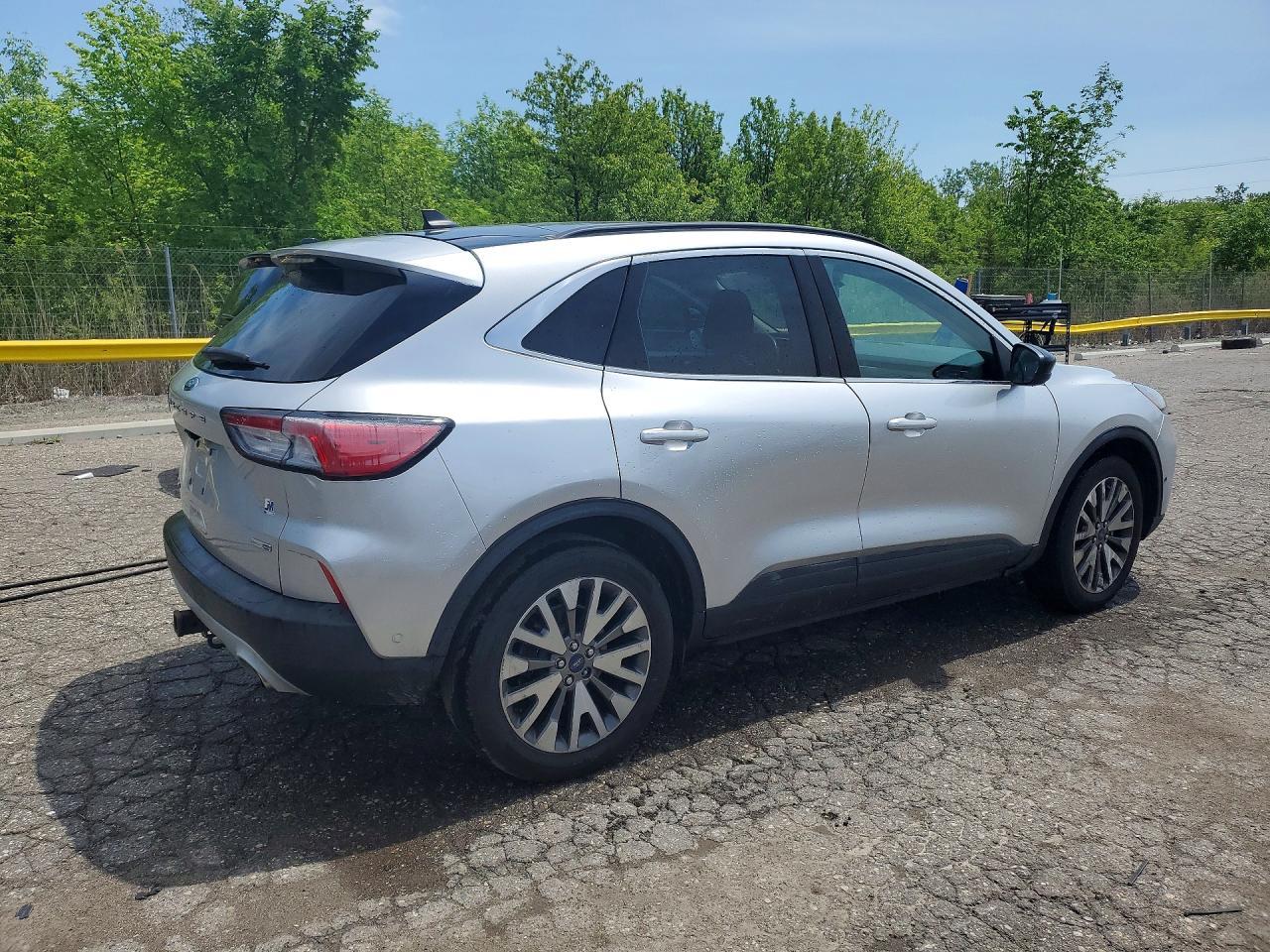 2020 Ford Escape Titanium - Image 3