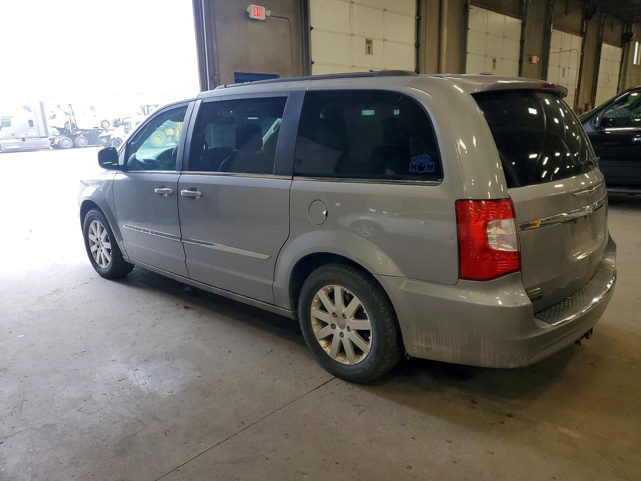 2015 Chrysler Town & Country Touring - Image 2
