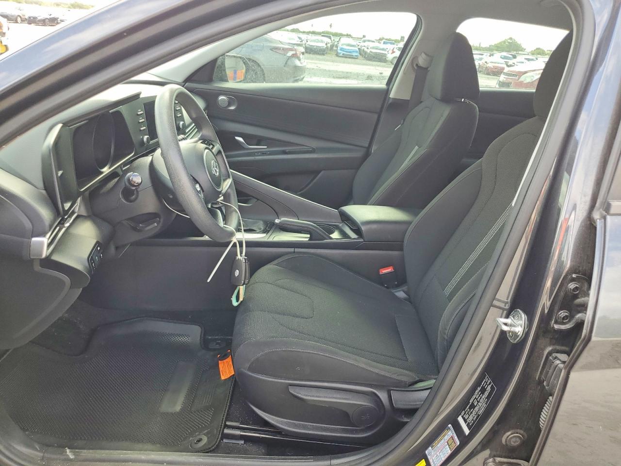 2022 Hyundai Elantra Se - Фото 7