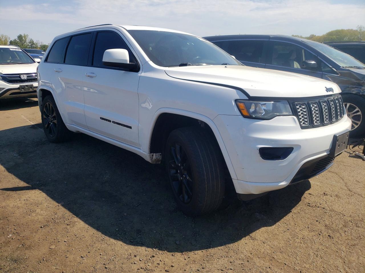 2019 Jeep Grand Cherokee Laredo - Image 4