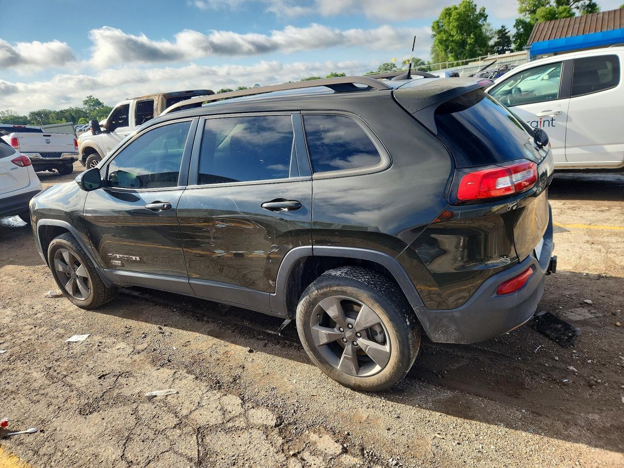 2016 Jeep Cherokee Latitude - Фото 2