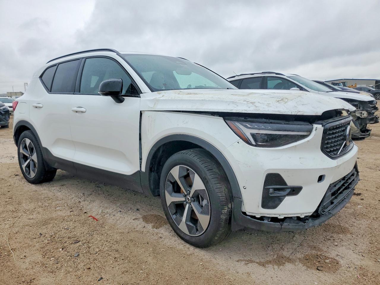 2026 Volvo Xc40 Plus - Image 4