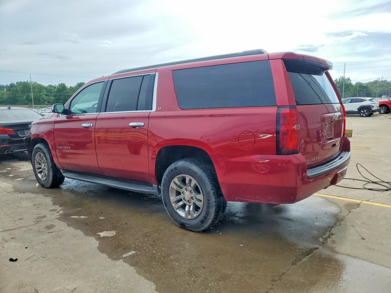 2015 Chevrolet Suburban K1500 Lt - Image 2