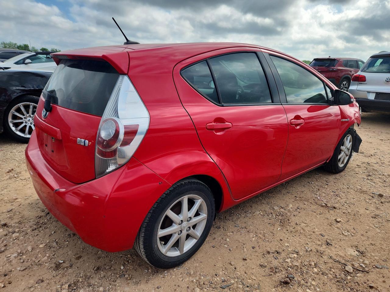 2014 Toyota Prius C Three - Image 3