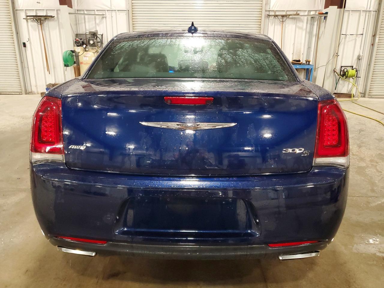 2017 Chrysler 300 S - Фото 6