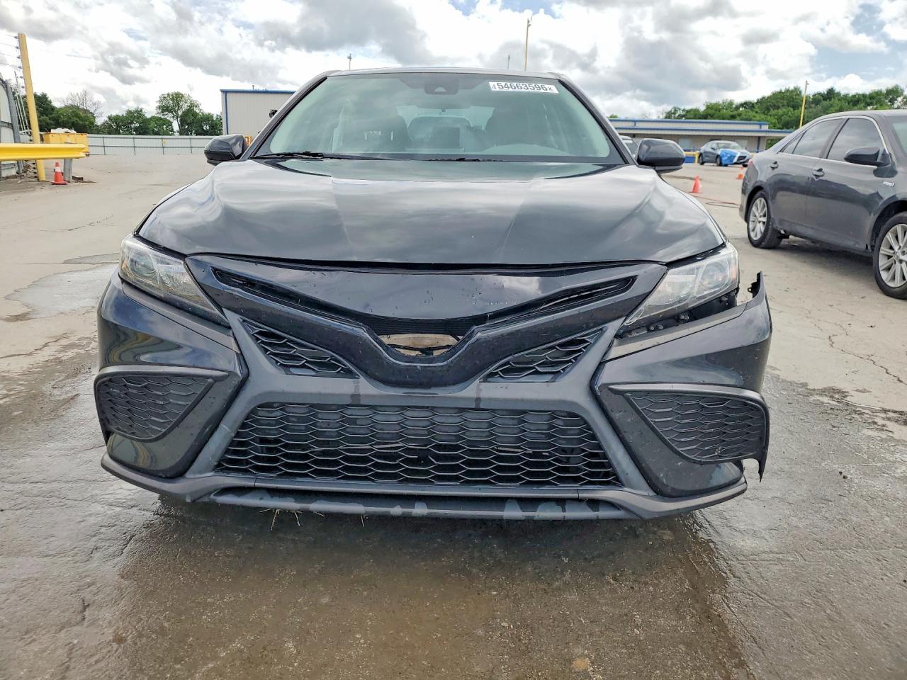 2021 Toyota Camry Se - Фото 5