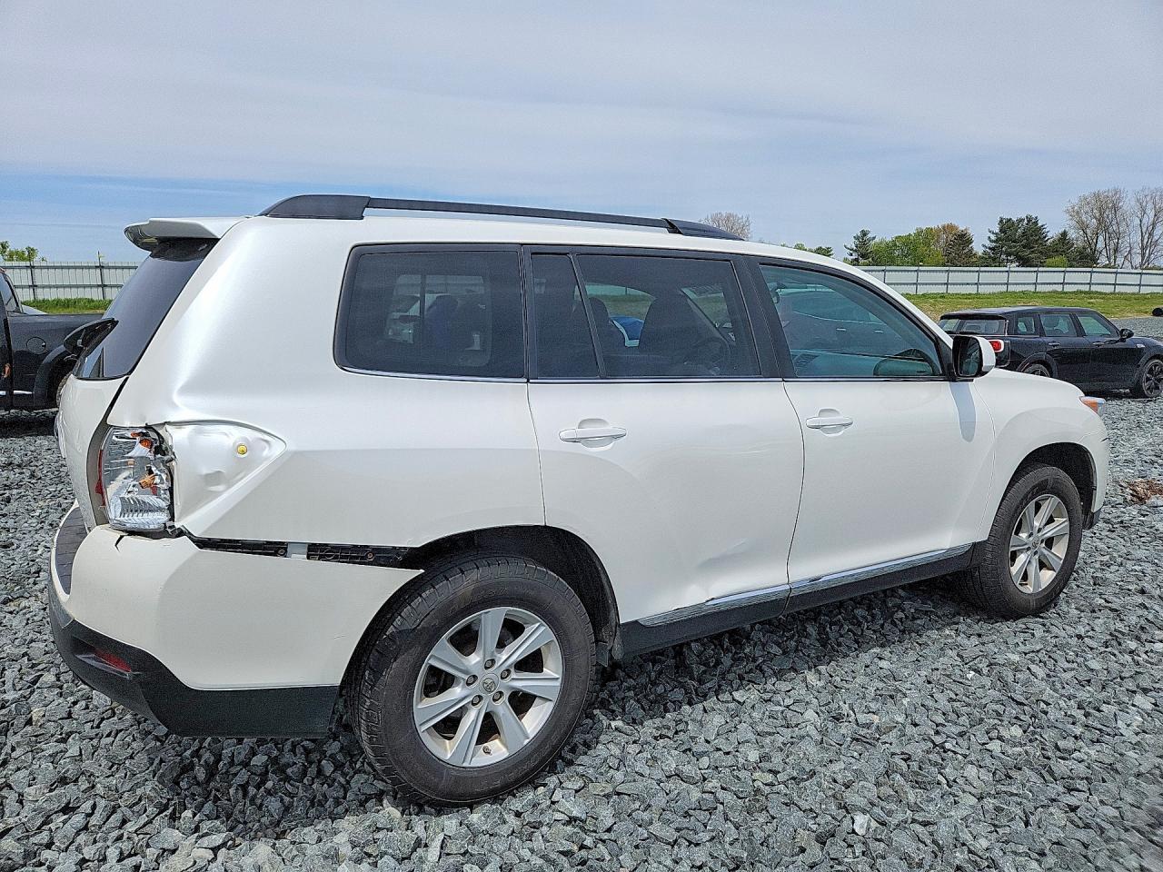2013 Toyota Highlander Plus - Фото 3
