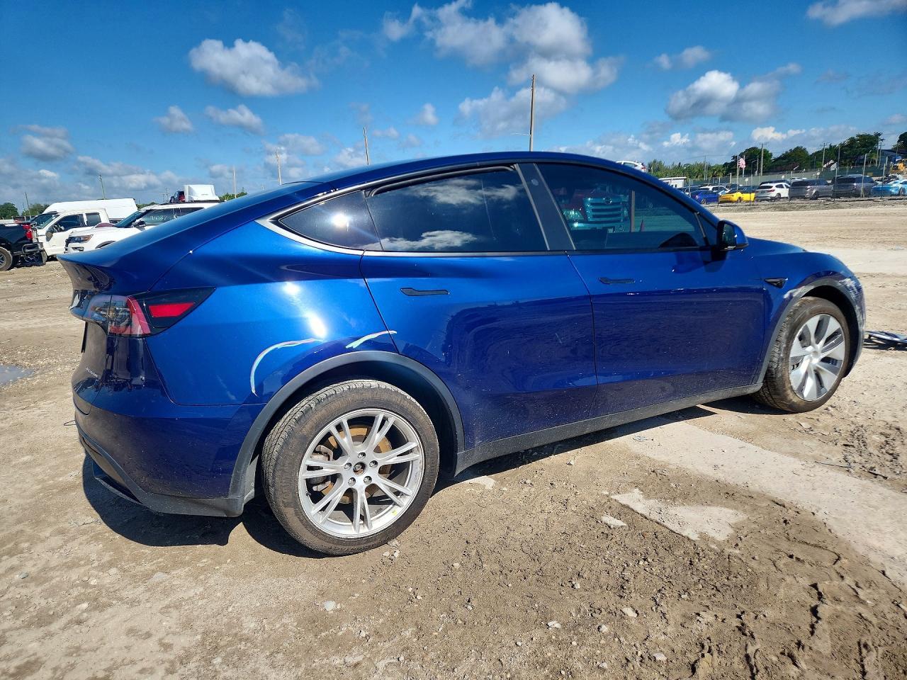 2023 Tesla Model Y - Фото 3