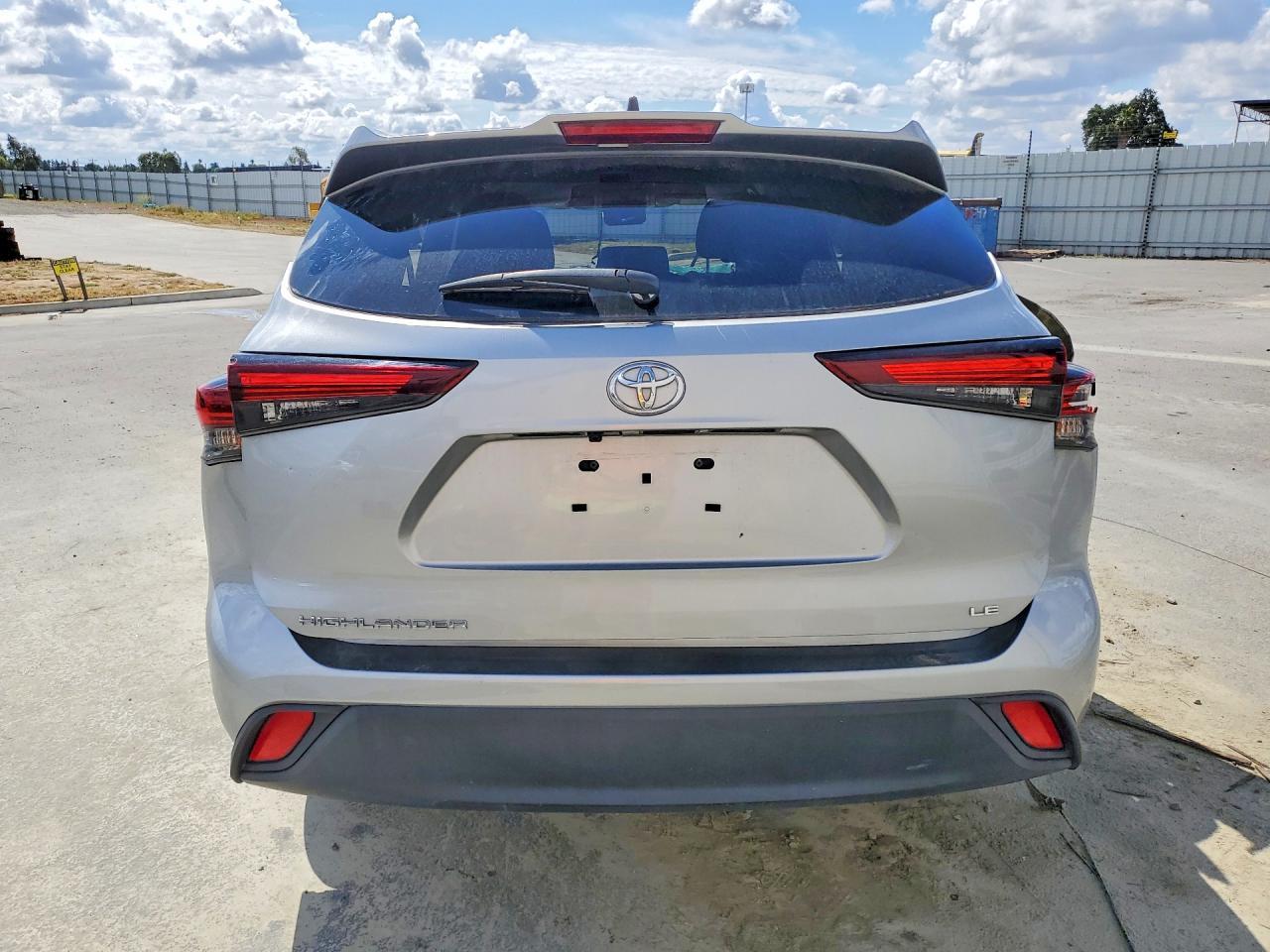 2024 Toyota Highlander Le - Image 6