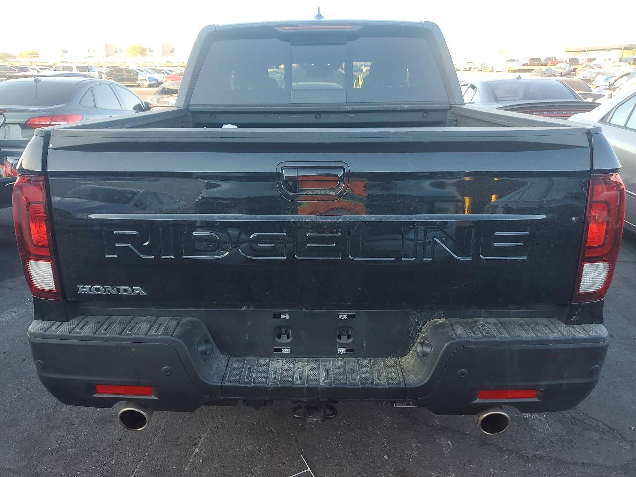 2025 Honda Ridgeline Black Edition - Image 6