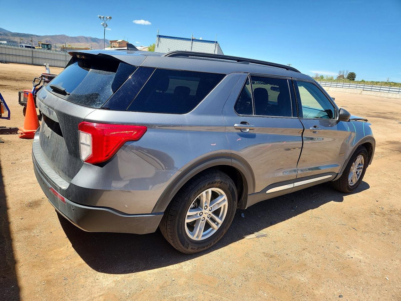 2023 Ford Explorer Xlt - Image 3