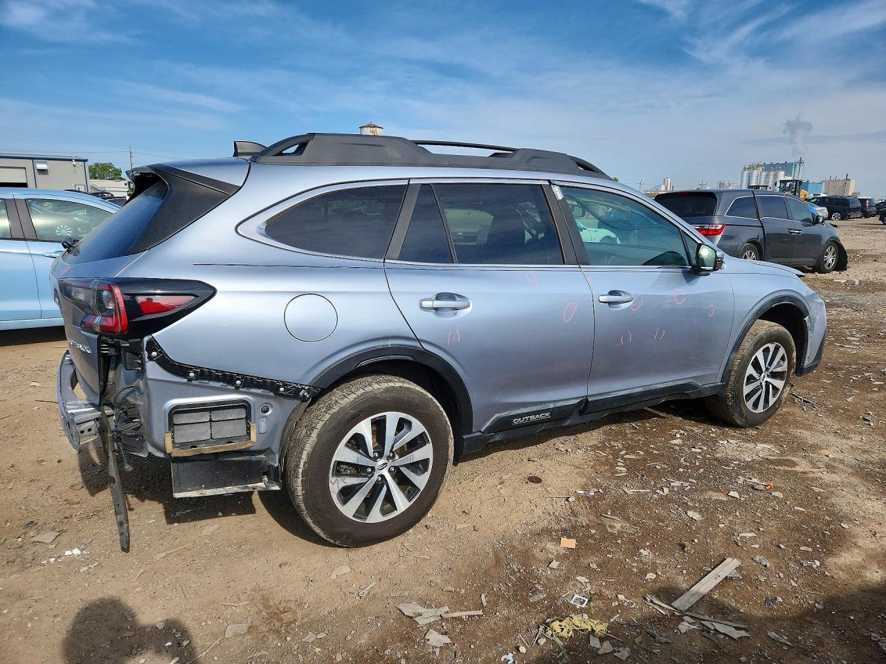 2020 Subaru Outback Premium - Image 3