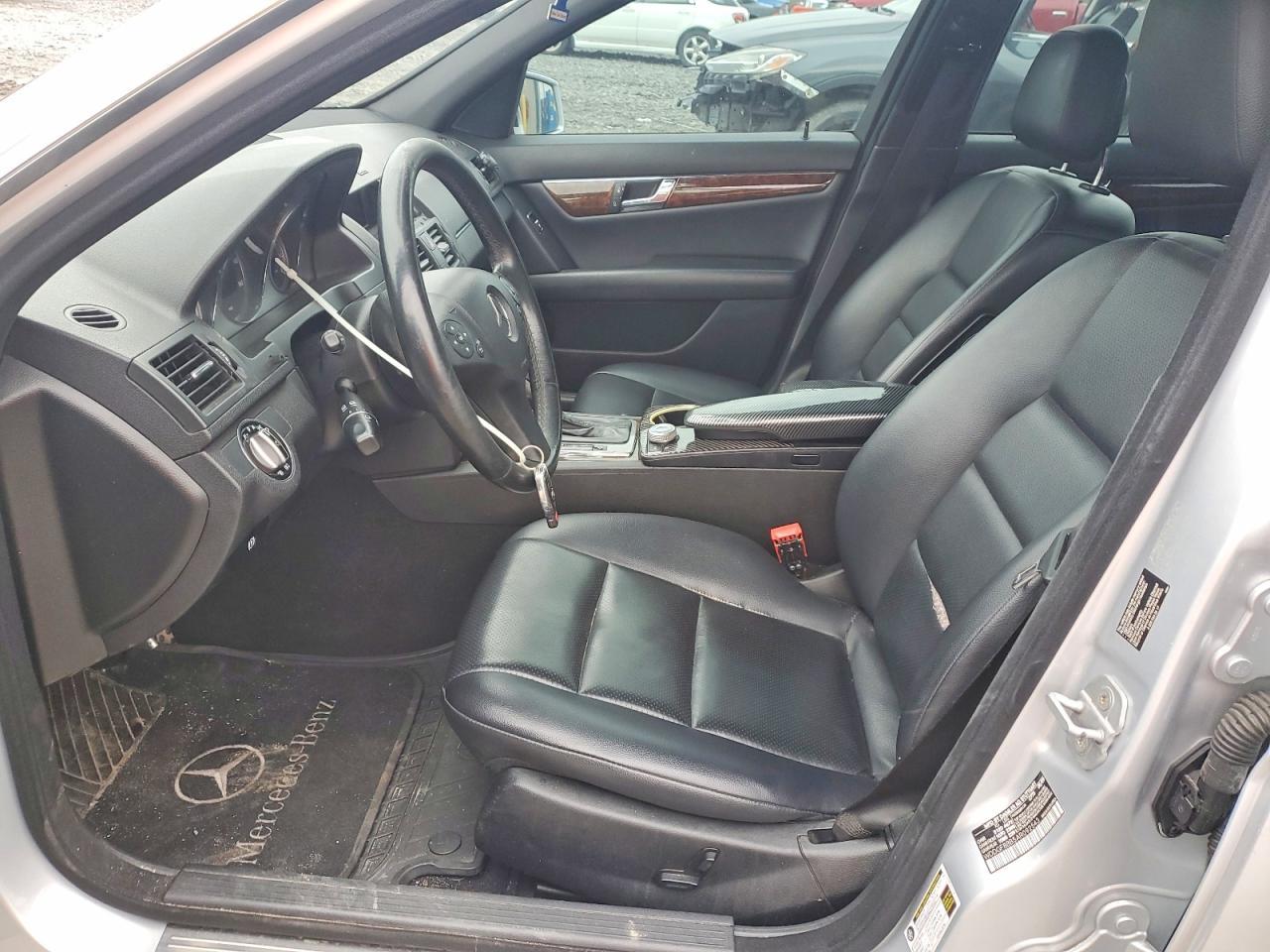 2010 Mercedes-Benz C 300 4Matic - Image 7