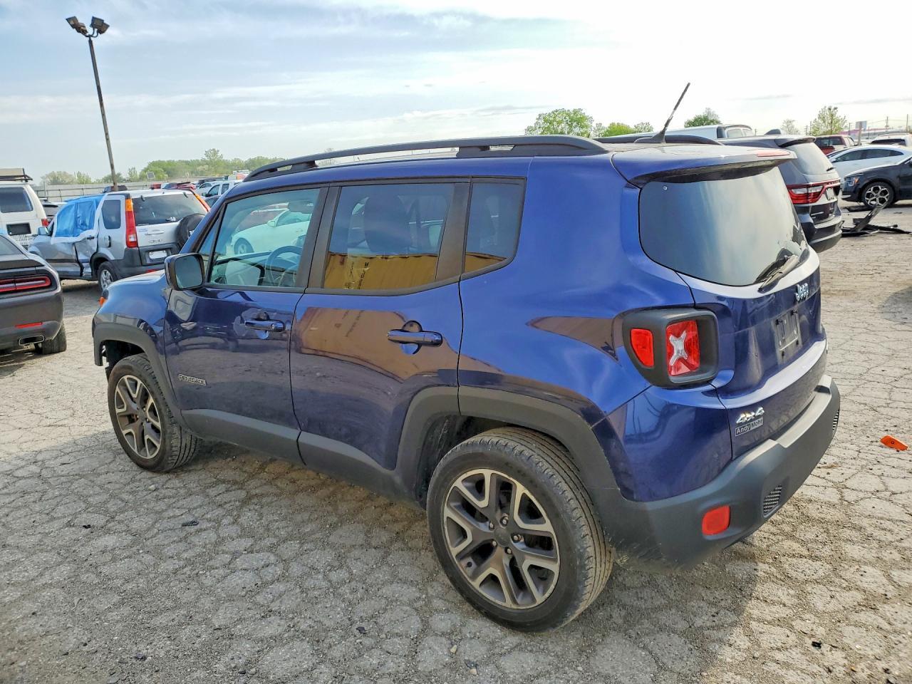 2016 Jeep Renegade Latitude - Фото 2