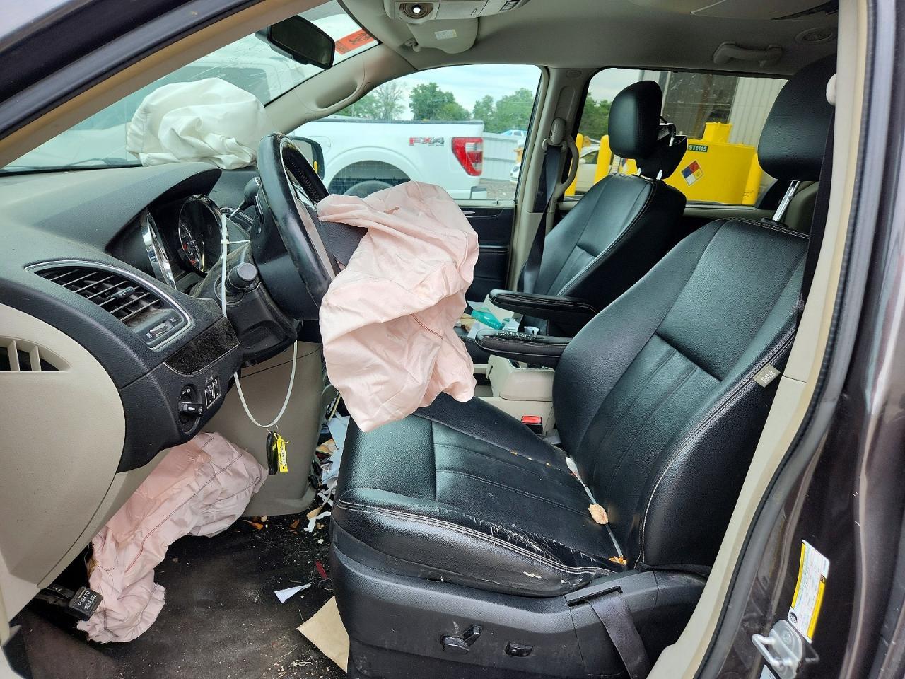 2015 Chrysler Town & Country Touring - Image 7