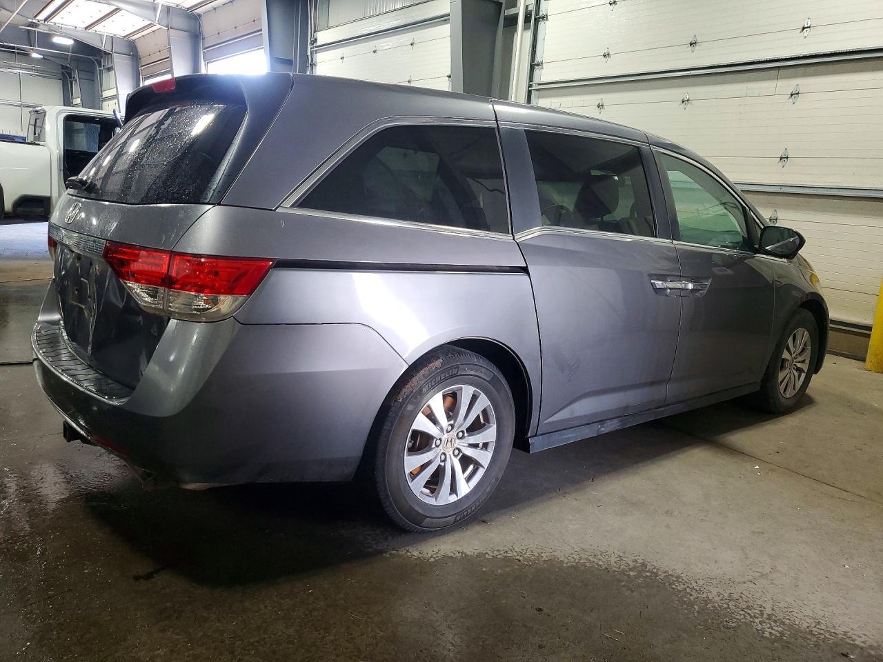 2014 Honda Odyssey Exl - Image 3