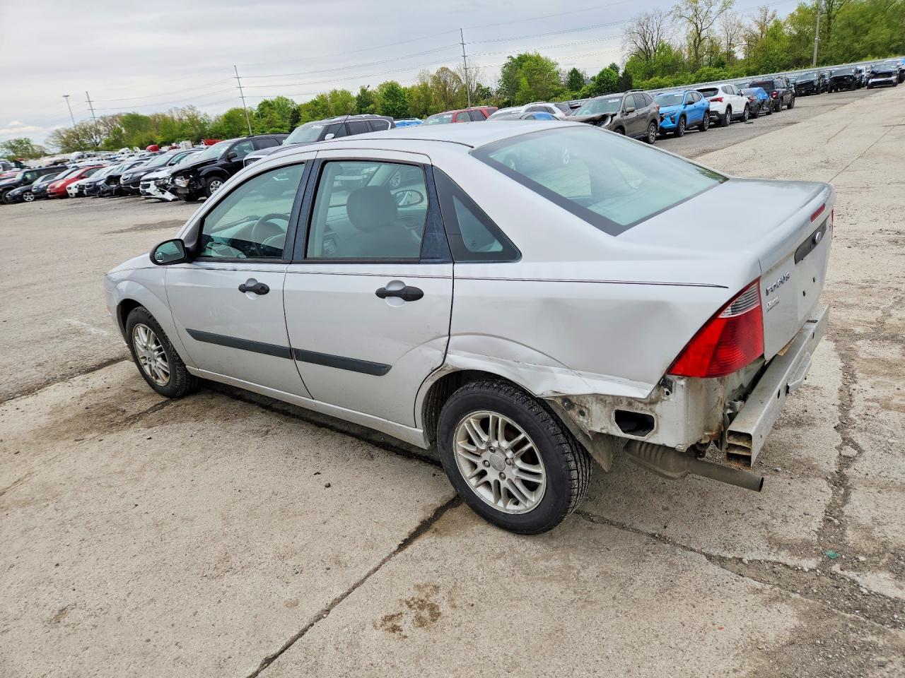 2005 Ford Focus Zx4 - Image 2