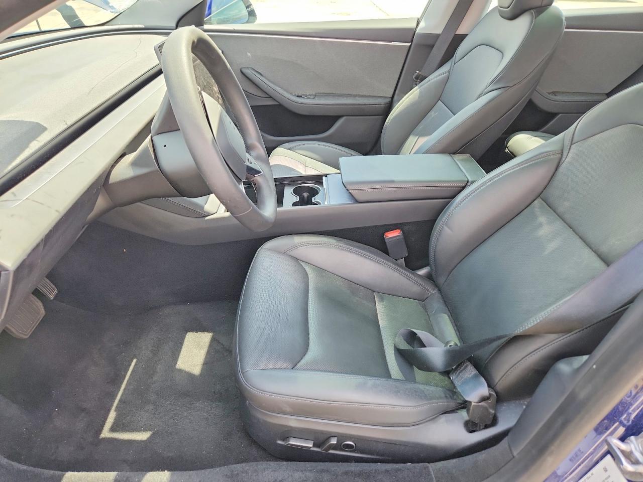 2025 Tesla Model 3 - Фото 7
