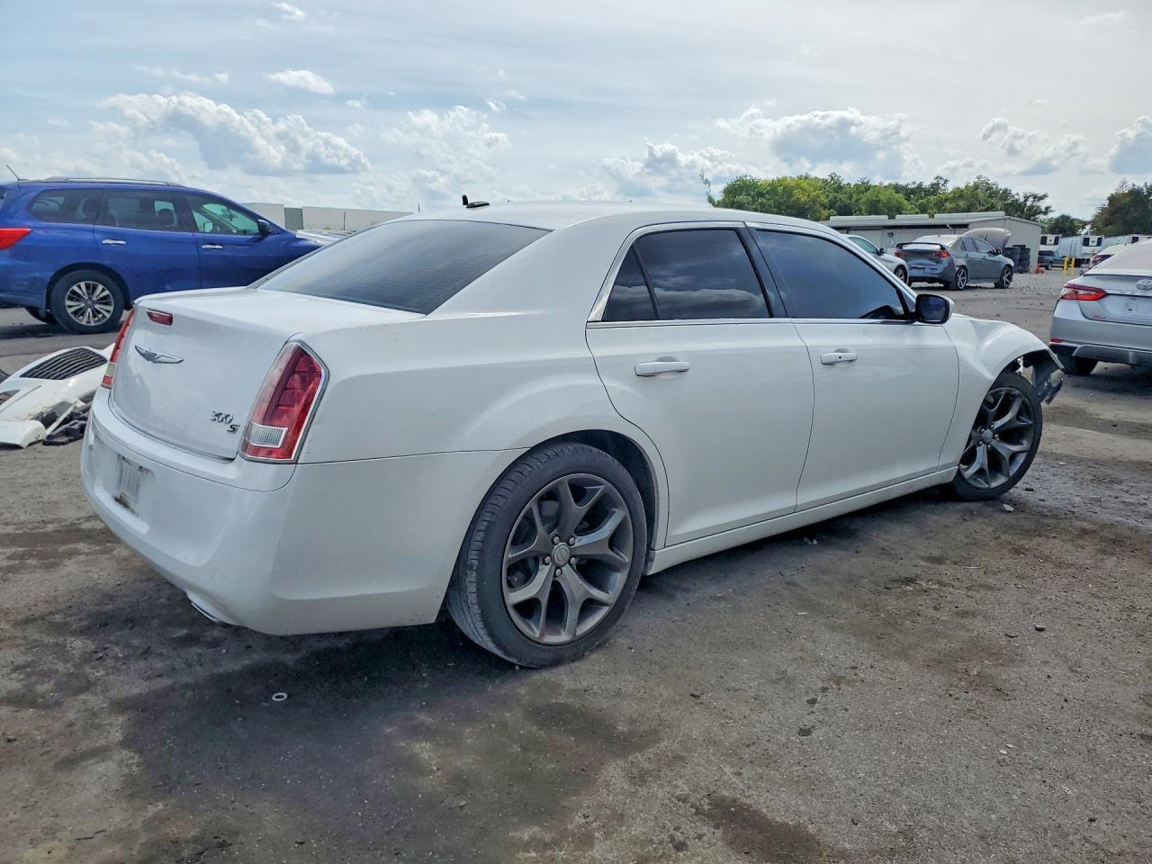 2014 Chrysler 300 S - Фото 3