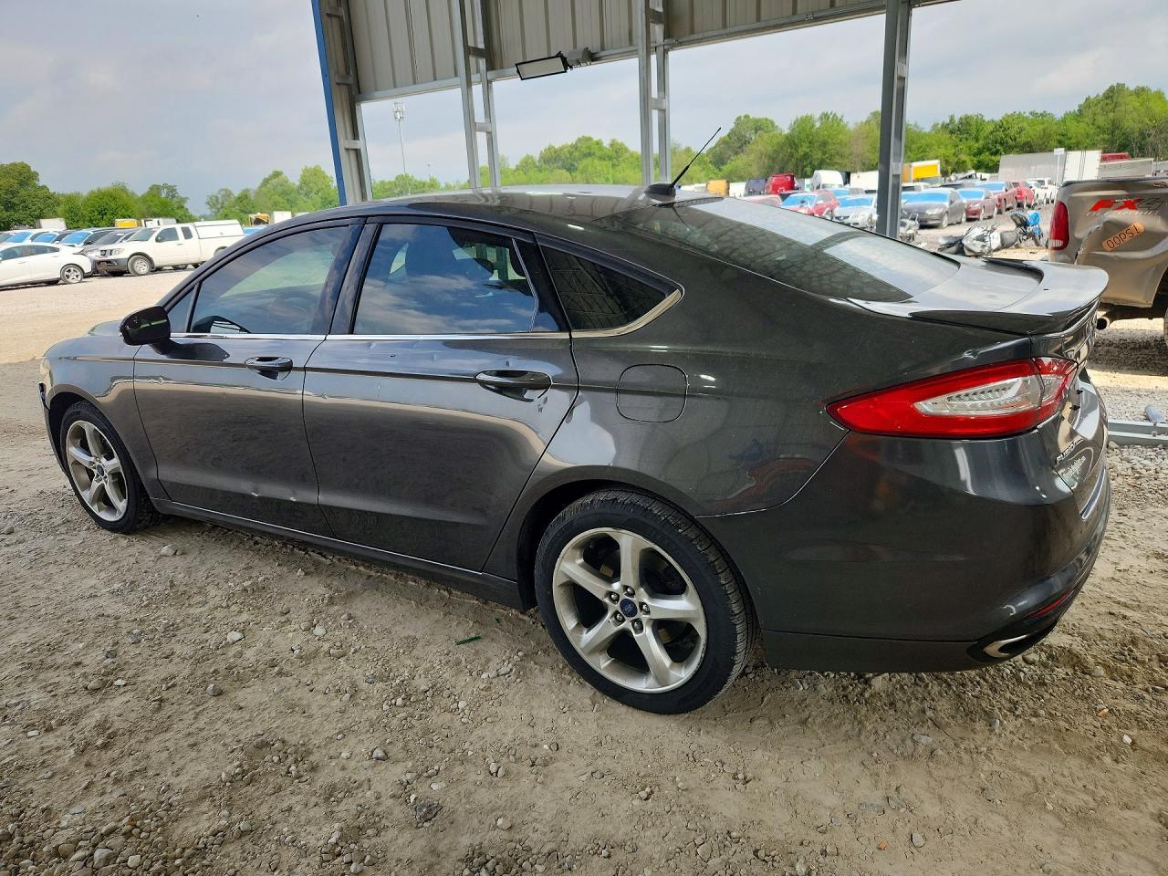 2016 Ford Fusion Se - Image 2