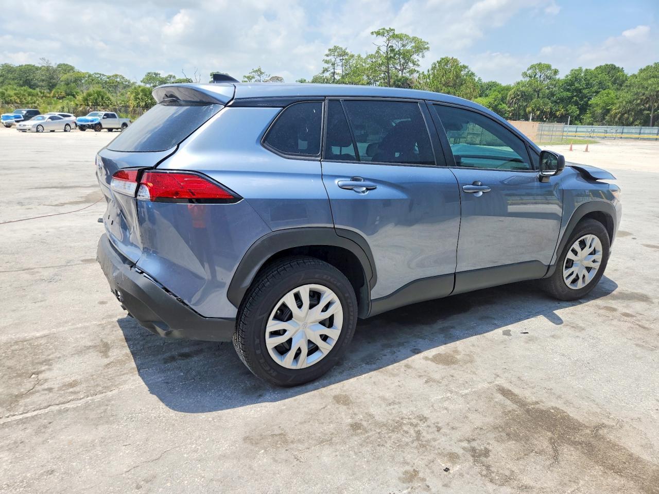 2023 Toyota Corolla Cross L - Image 3