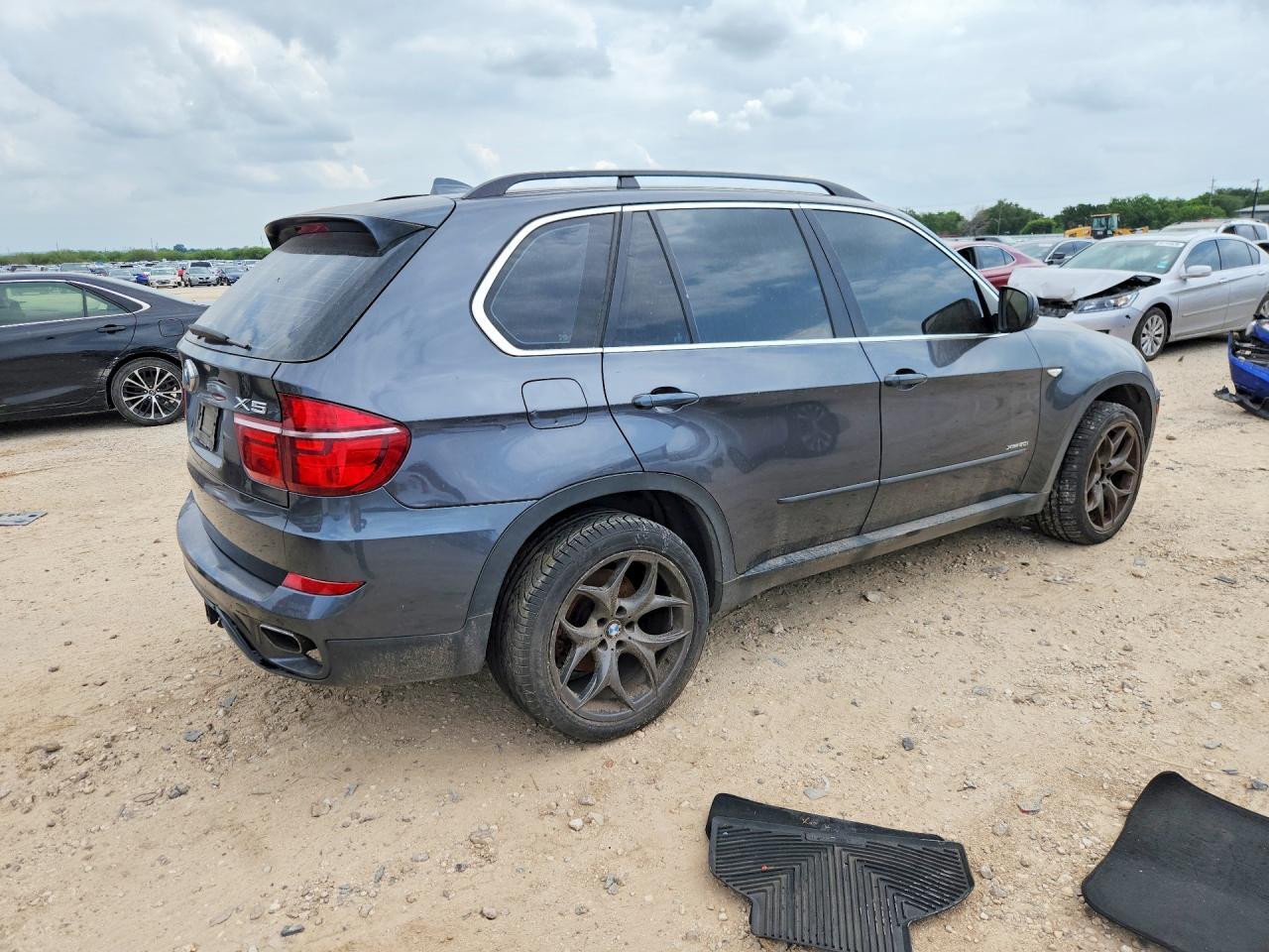 2011 BMW X5 xDrive50I - Image 3