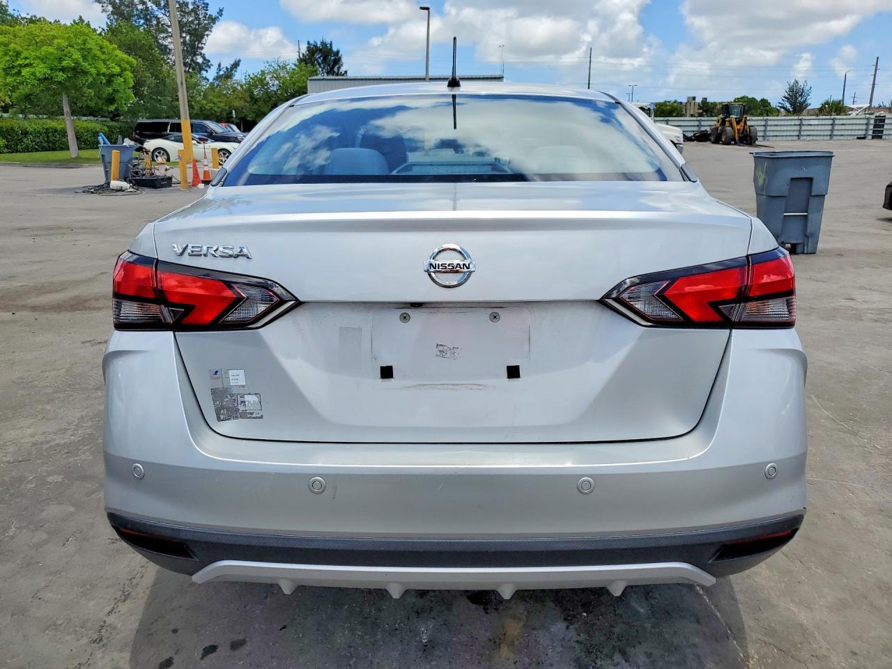 2020 Nissan Versa S - Image 6