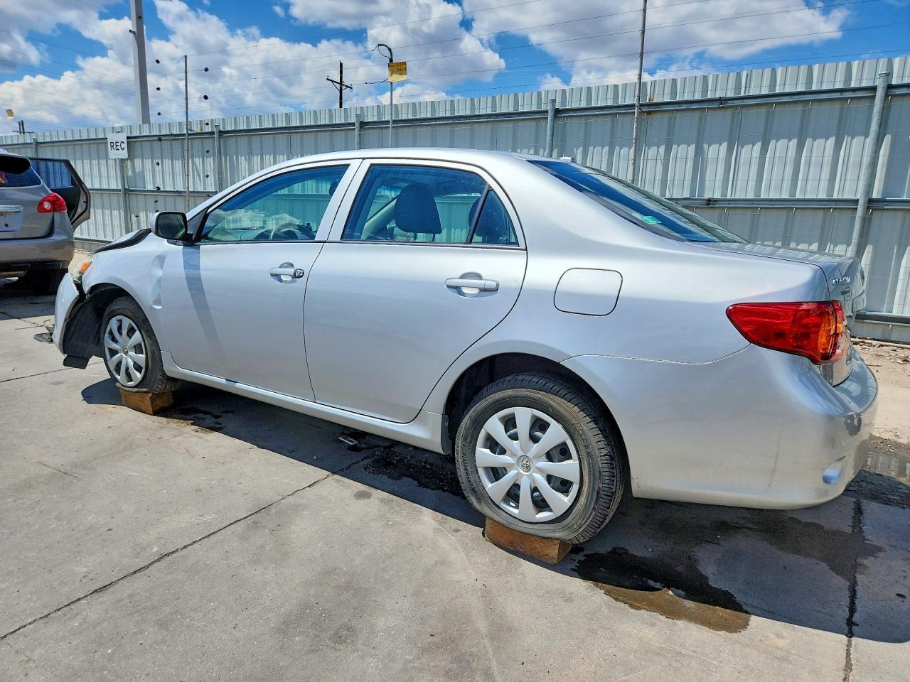 2010 Toyota Corolla Le - Фото 2