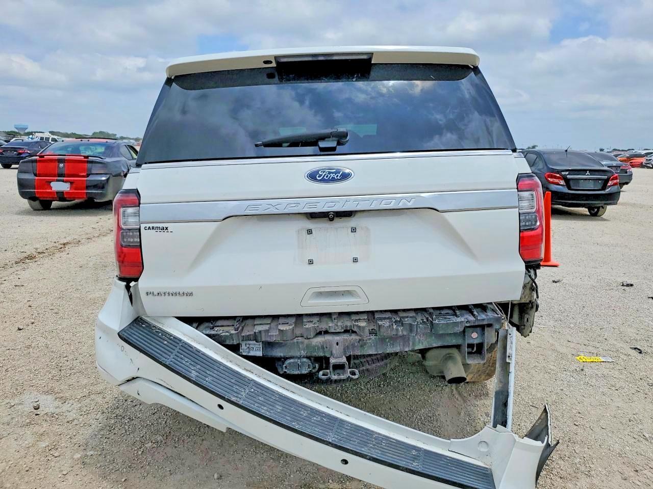 2020 Ford Expedition Platinum - Image 6