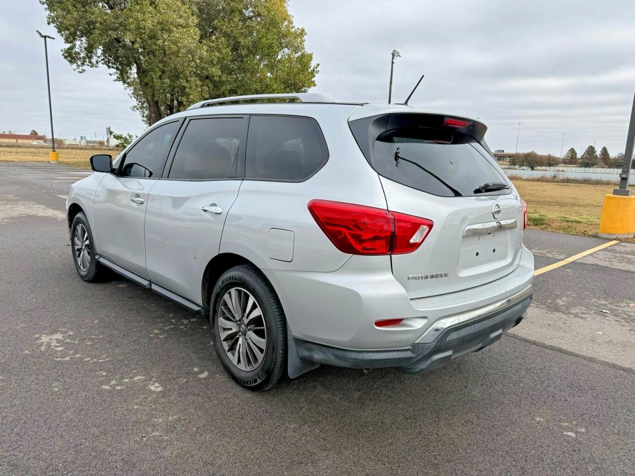 2017 Nissan Pathfinder S - Фото 3
