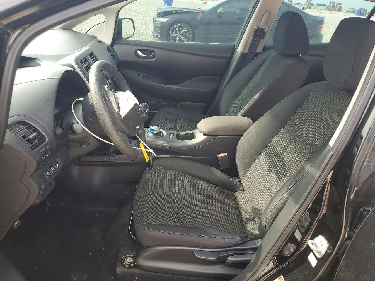 2017 Nissan Leaf S - Image 7