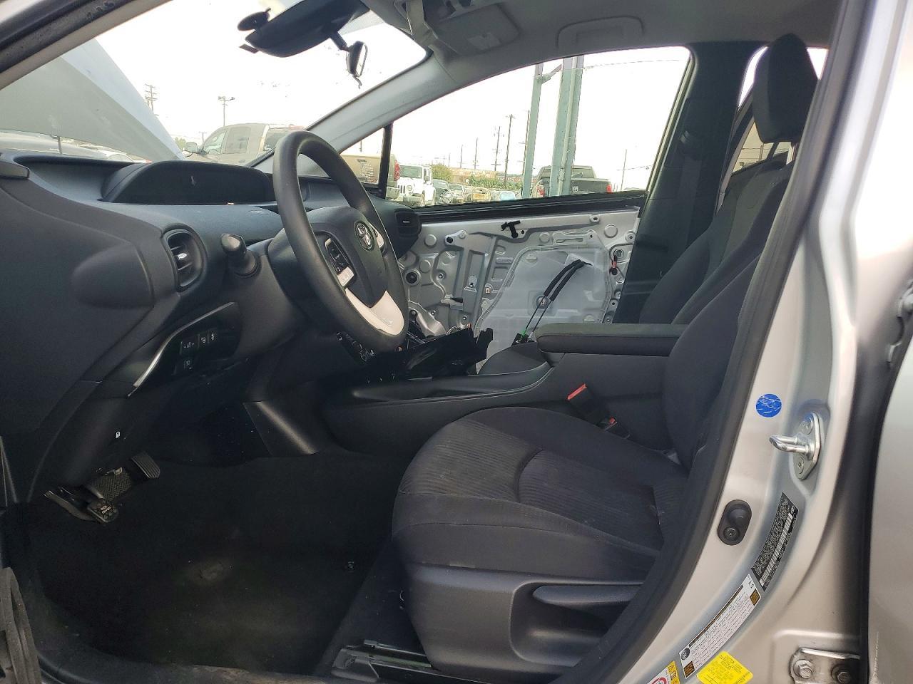 2018 Toyota Prius Two - Фото 7