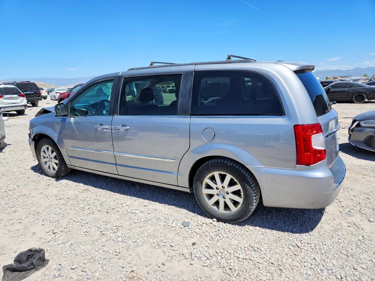 2014 Chrysler Town & Country Touring - Фото 2