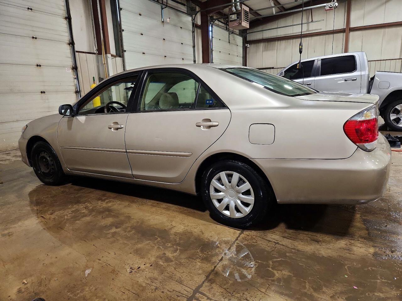 2005 Toyota Camry Standard - Фото 2