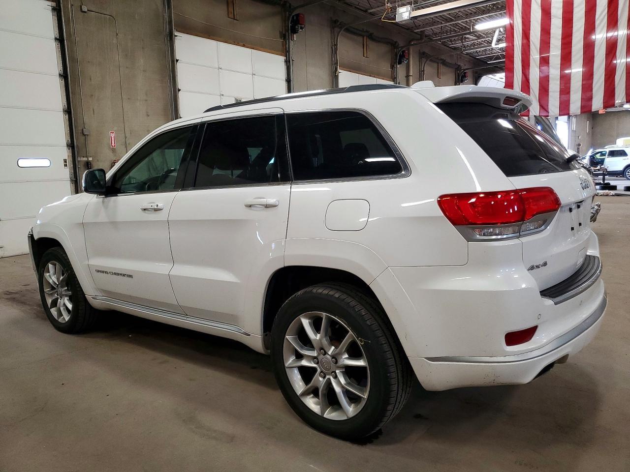 2016 Jeep Grand Cherokee Summit - Image 2