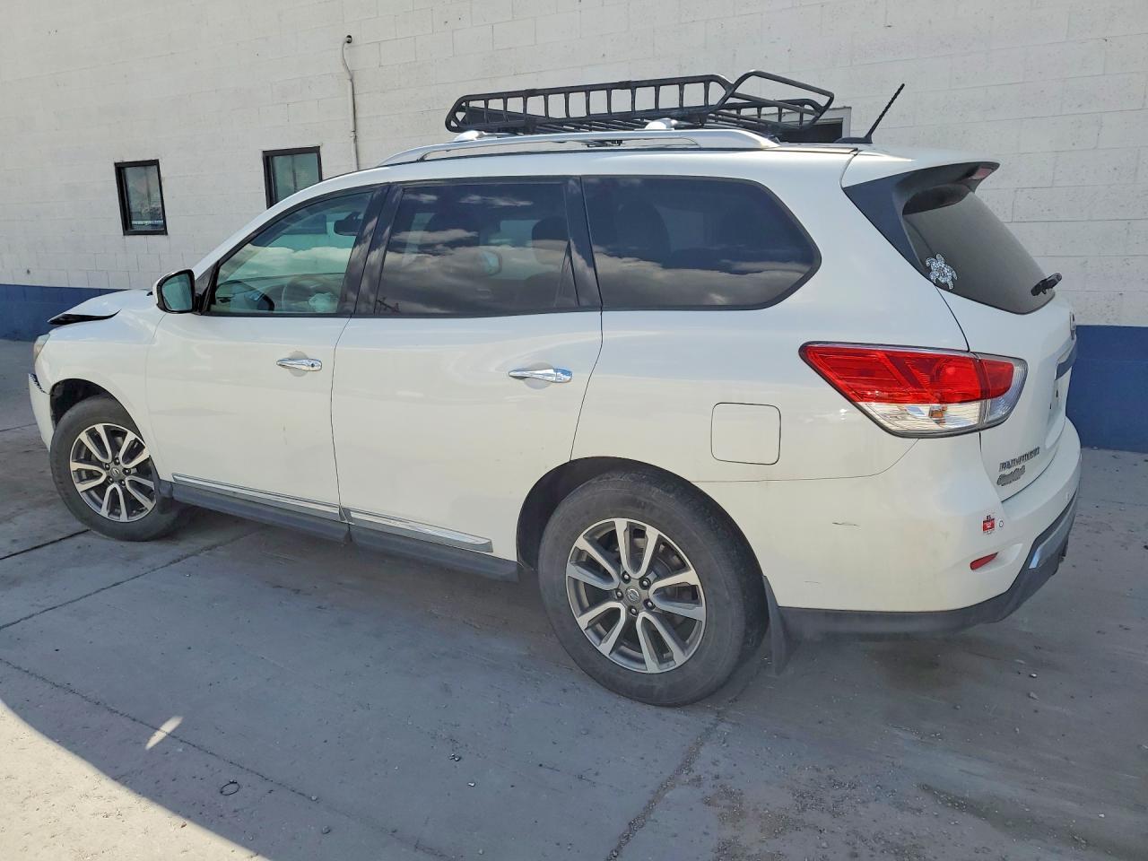 2014 Nissan Pathfinder Sl - Image 2