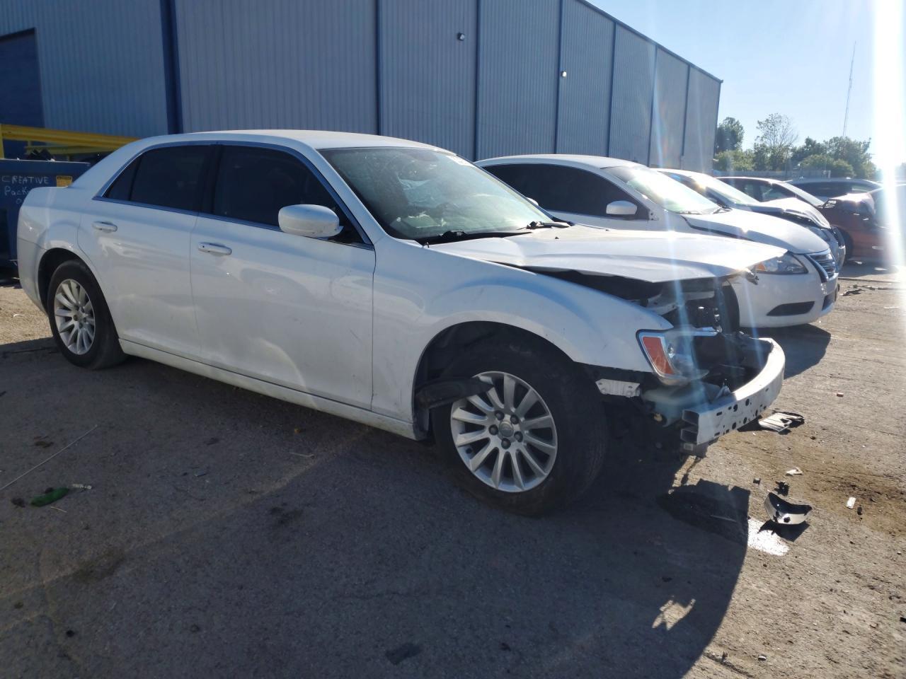 2013 Chrysler 300 - Image 4