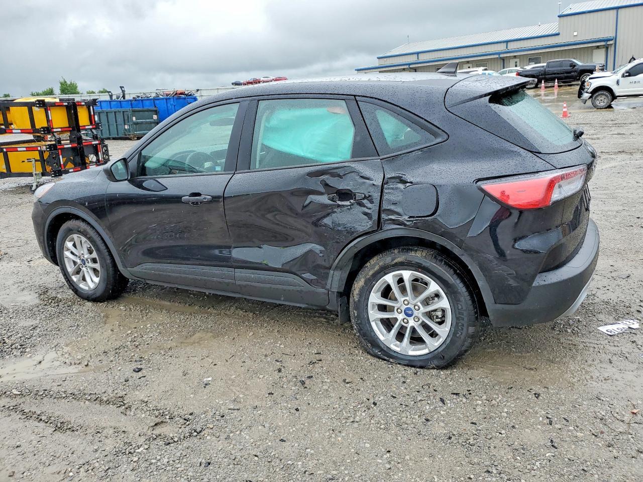 2022 Ford Escape - Image 2